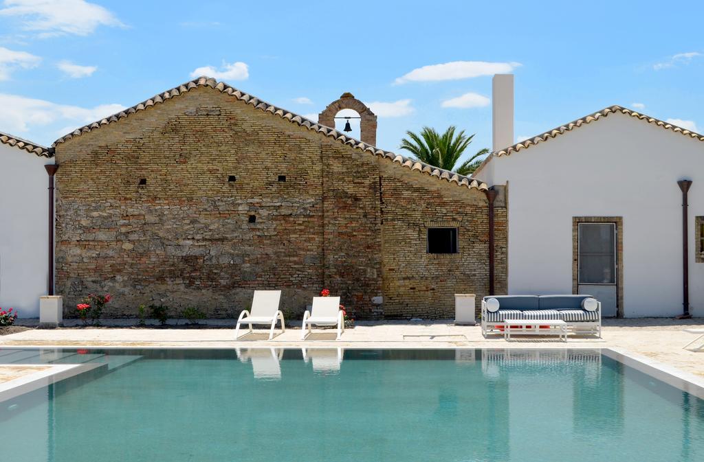 Masseria Celentano Relais & Bauernhof *